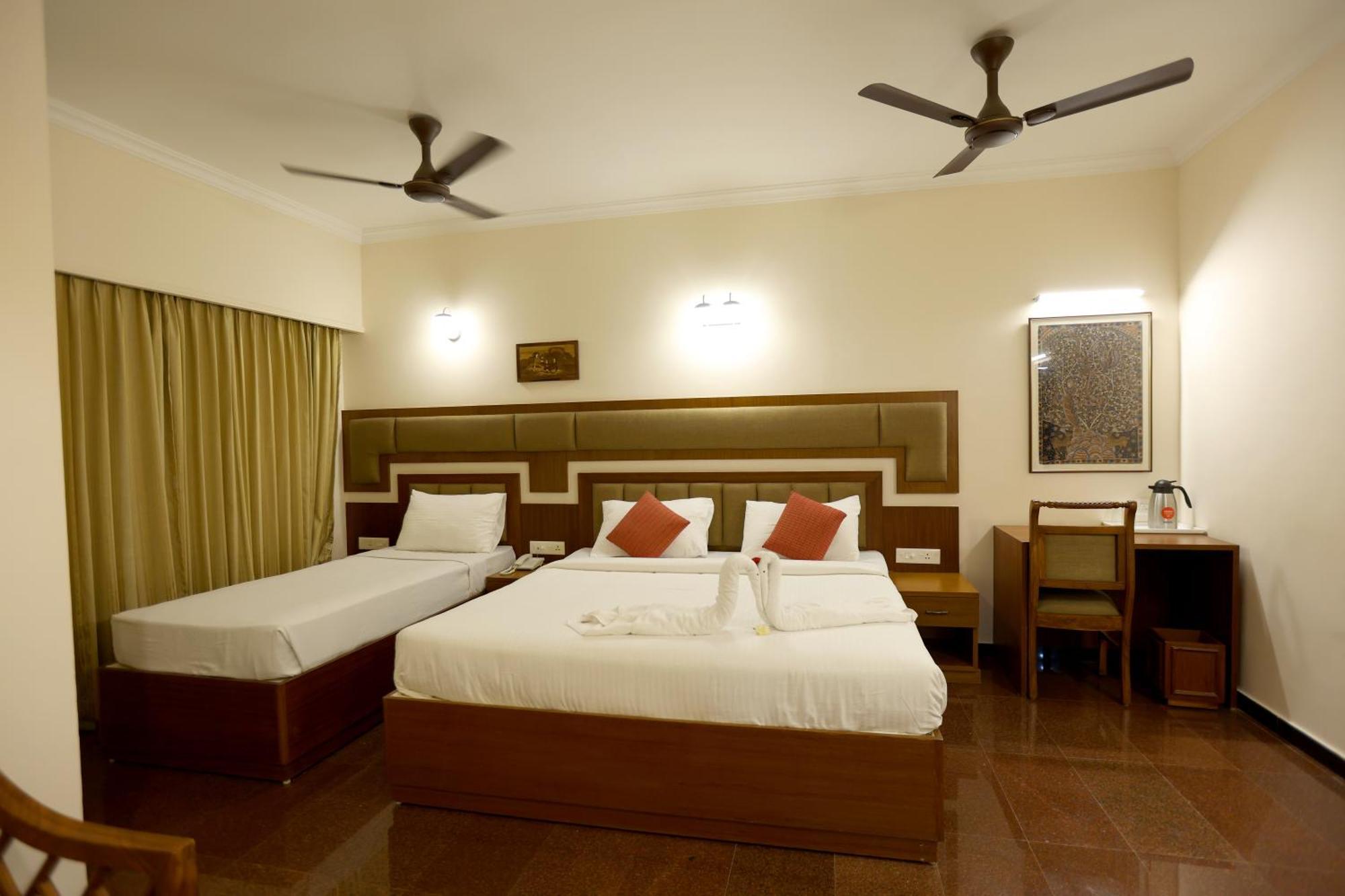 Hôtel Breeze Residency à Tiruchirappalli Extérieur photo