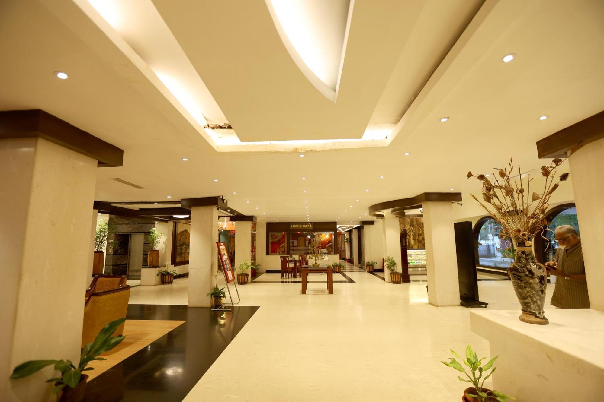 Hôtel Breeze Residency à Tiruchirappalli Extérieur photo